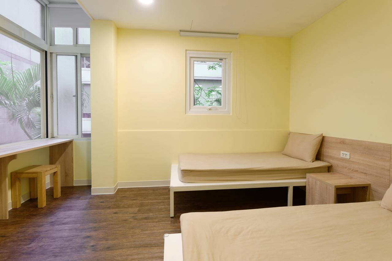 Flip Flop - Main Station Hostel