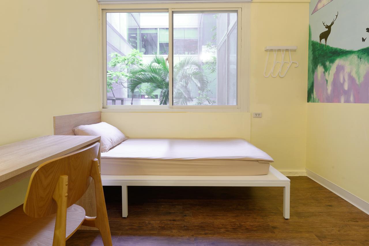 Flip Flop - Main Station Hostel